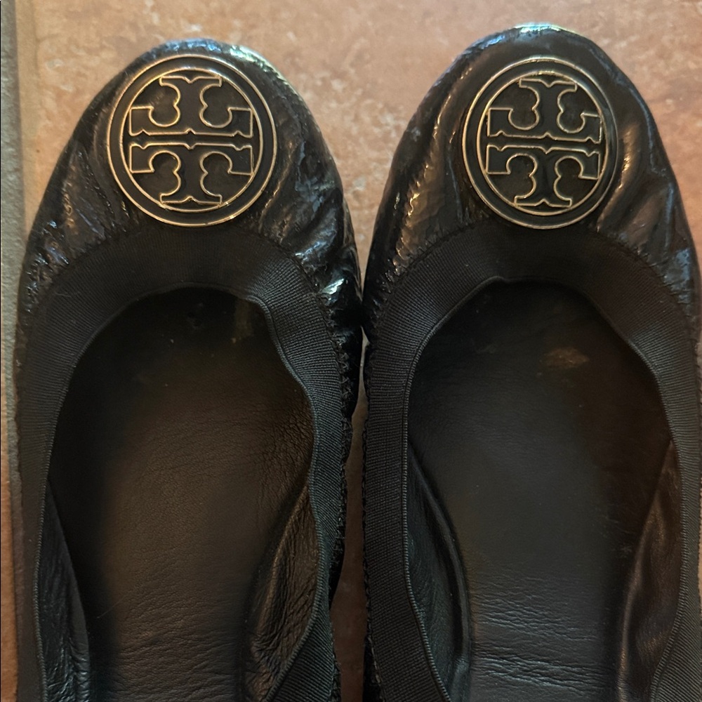 Tory Burch Caroline Black Leather Flats with Gold Logo 7.5